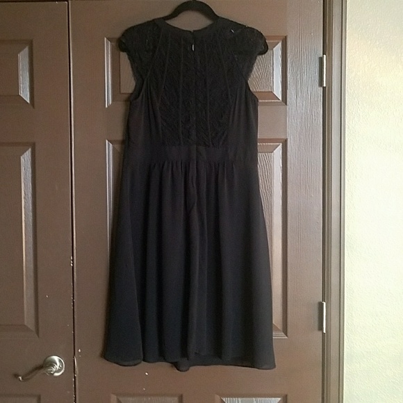 Dress - Picture 3 of 3
